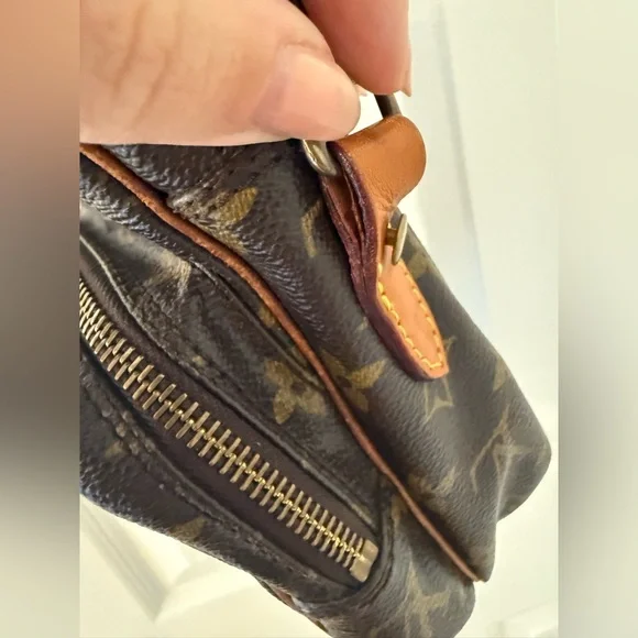 LOUIS VUITTON Monogram Amazone Vintage Crossbody Bag - Picture 7 of 16